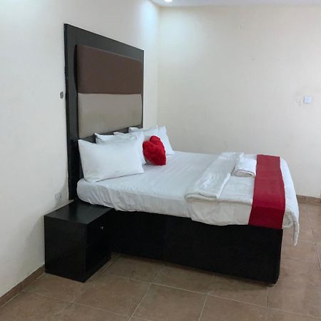 Senators Suites And Towers Hotel Omole Esterno foto