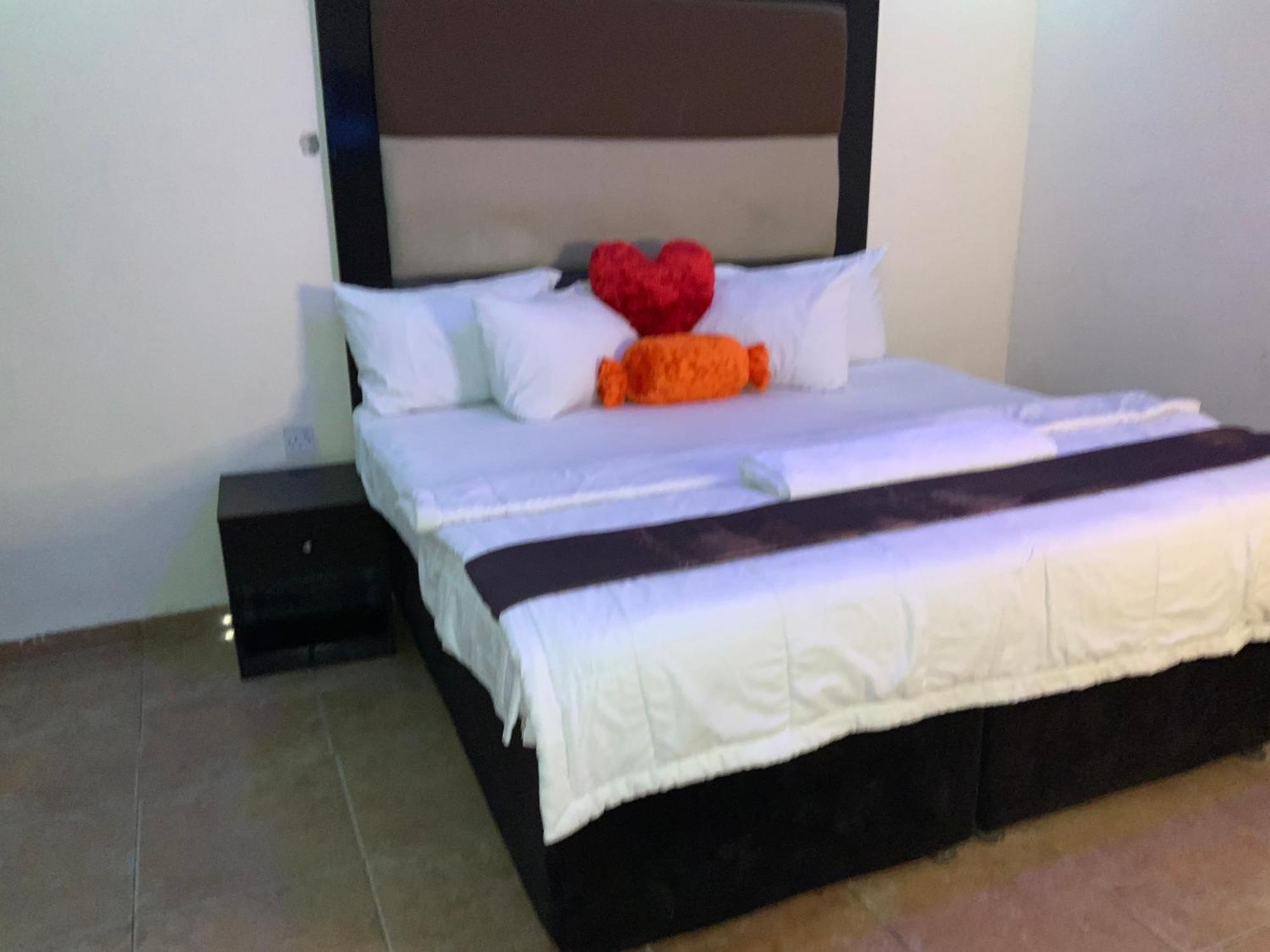 Senators Suites And Towers Hotel Omole Esterno foto