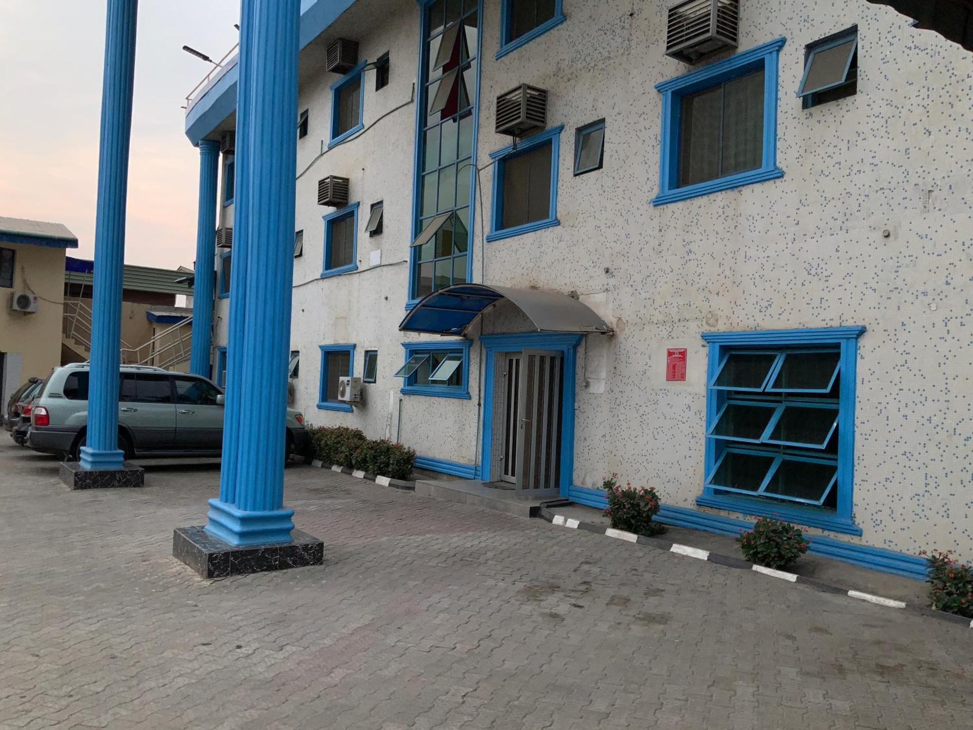 Senators Suites And Towers Hotel Omole Esterno foto